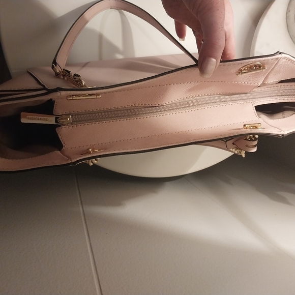 Light Pink Michael Kors Jet Set Bag - Picture 7 of 13
